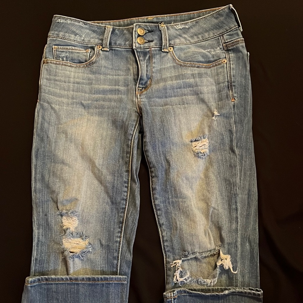 American Eagle. Size 6. Blue jeans.